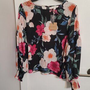 Nwt Blue Pepper floral blouse (size Medium)